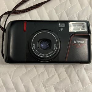 Vintage camera and bag. Takes 35 mm film. In great condition